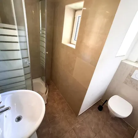 Privat - - Selbstversorger Nahe Uni Fuer Kurz Und Langzeitaufenthalte - Ideal Fuer Akademiker, Touristen, Geschaeftsreisende, Monteure *